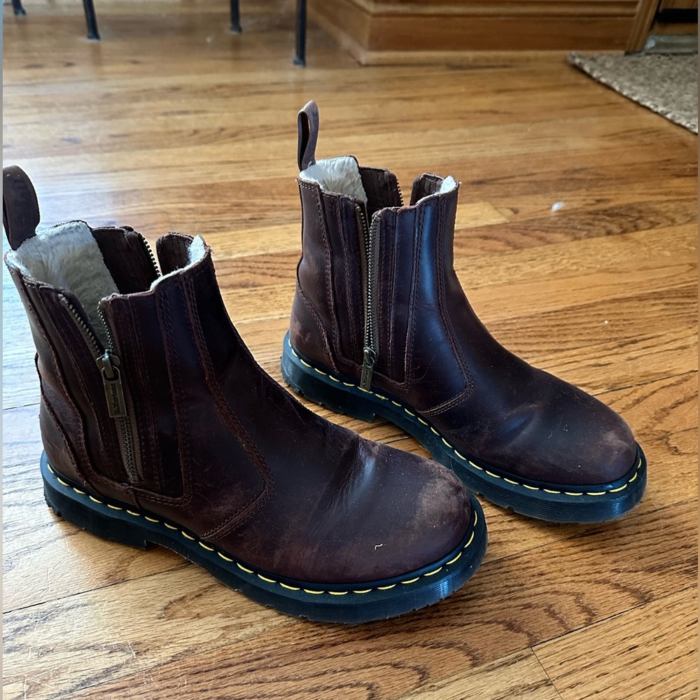 Doc Marten 2976 Alyson Chelsea Boots w/ fur lining and zips - Picture 2 of 5